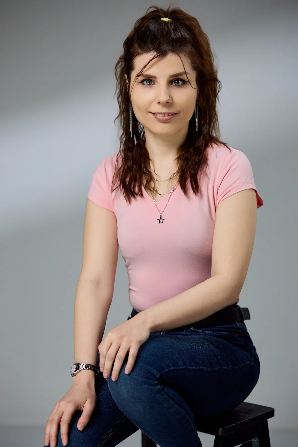 Iuliana Vlad zâmbind